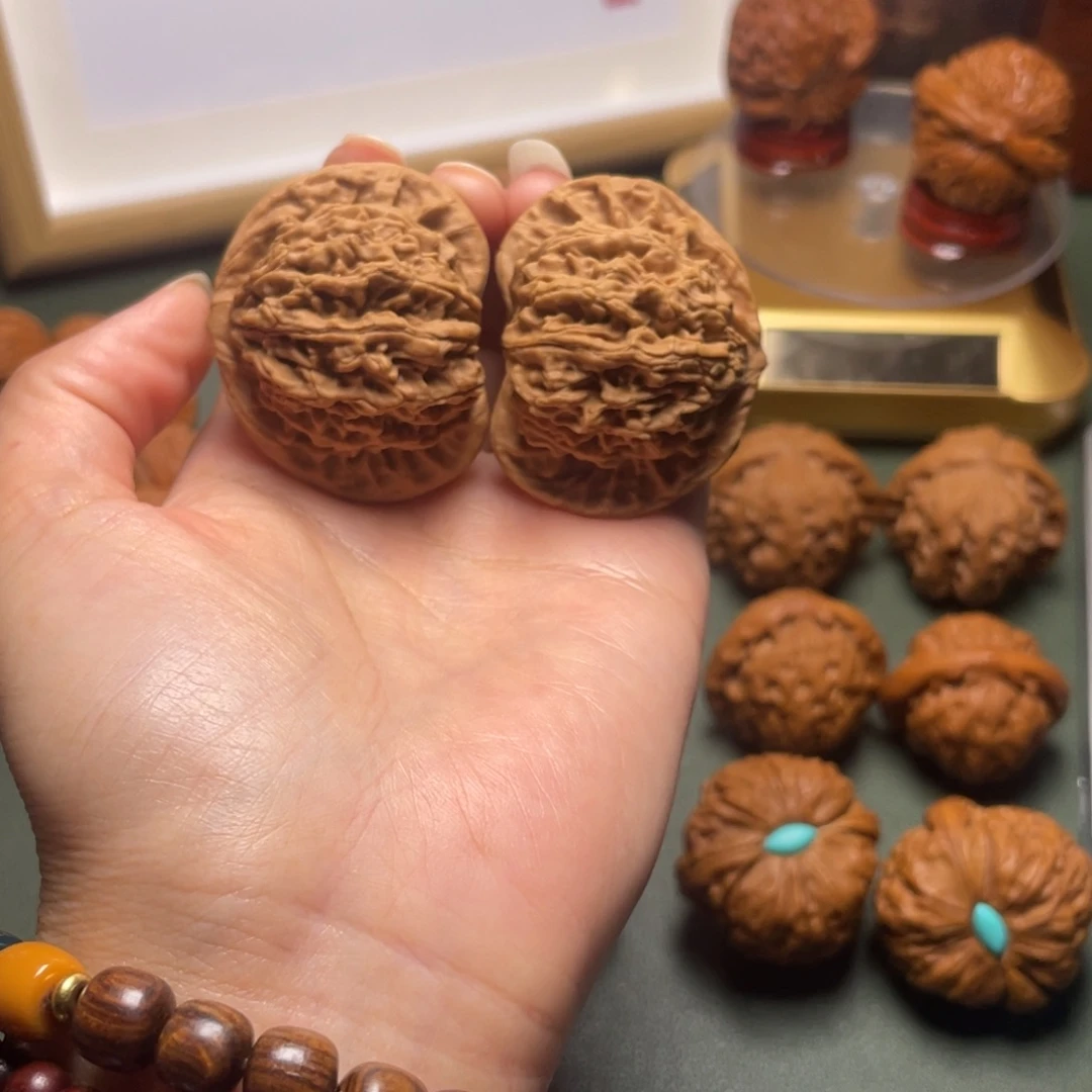 文玩核桃吊坠盘龙纹