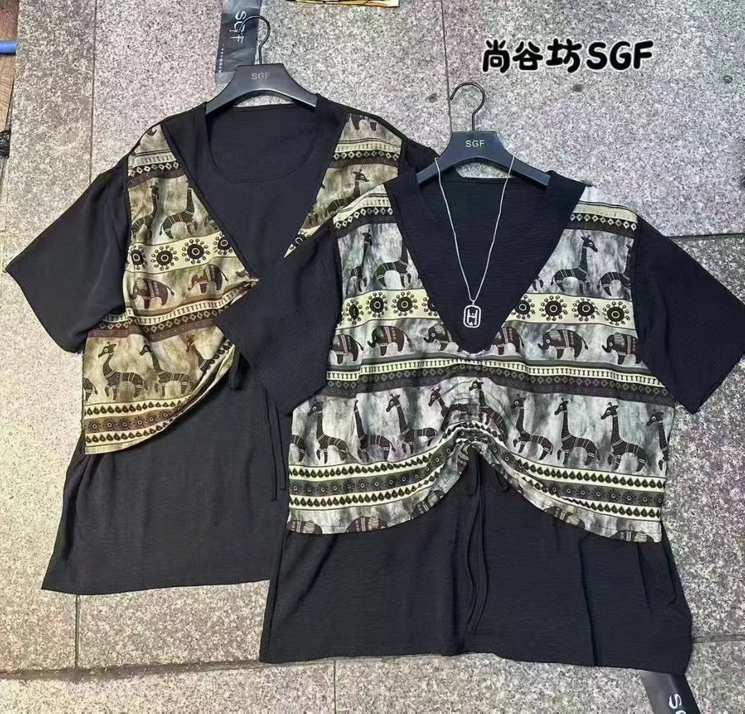 时尚潮流风圆领拼接T恤大码夏季套装休闲风短袖压花