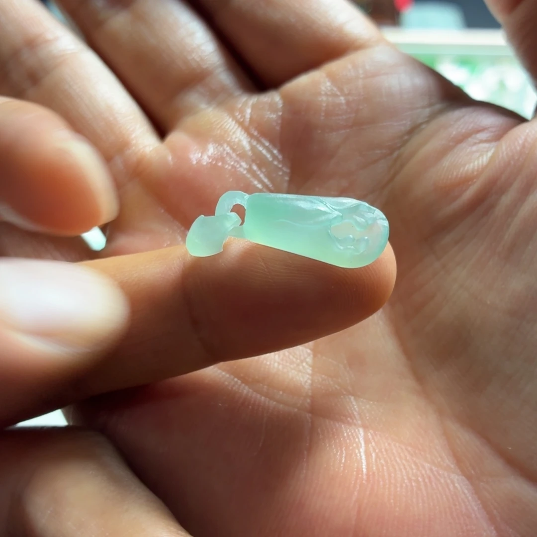 定制翡翠未镶嵌玉兰花