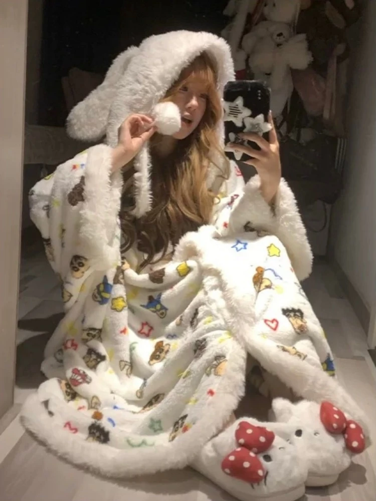 少女甜美可爱蜡笔小新加绒加厚珊瑚绒睡衣女秋冬新款保暖连帽睡袍