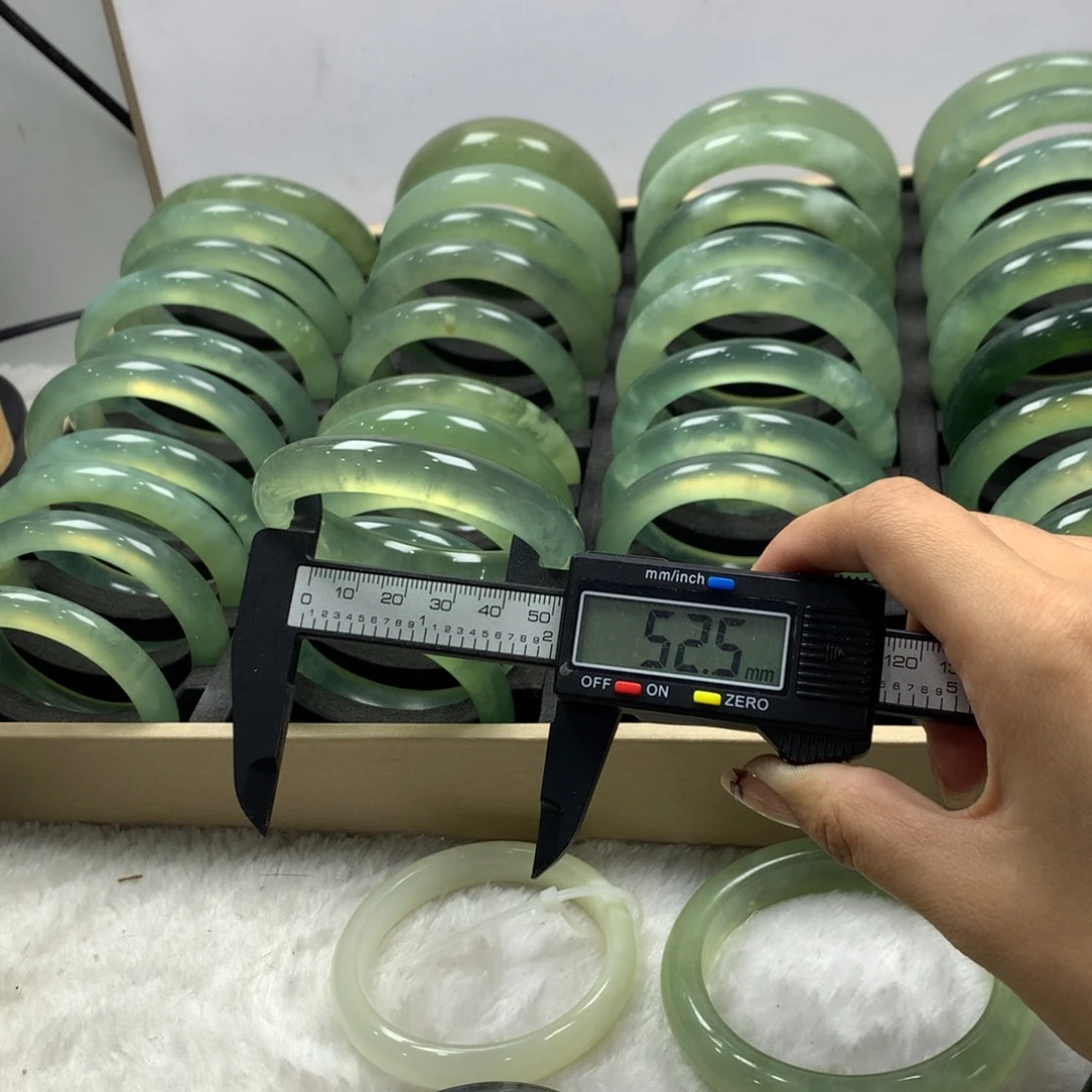 蛇纹石玉未镶嵌手镯406