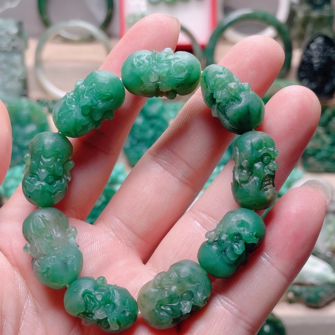 独山玉未镶嵌颈饰