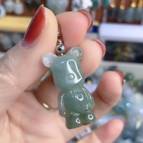 翡翠未镶嵌颈饰暴力熊