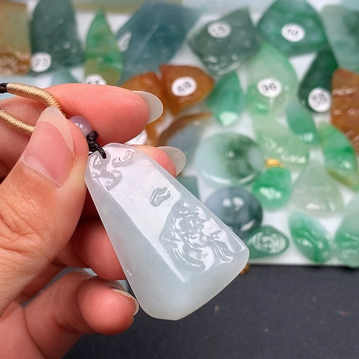 翡翠未镶嵌颈饰随型