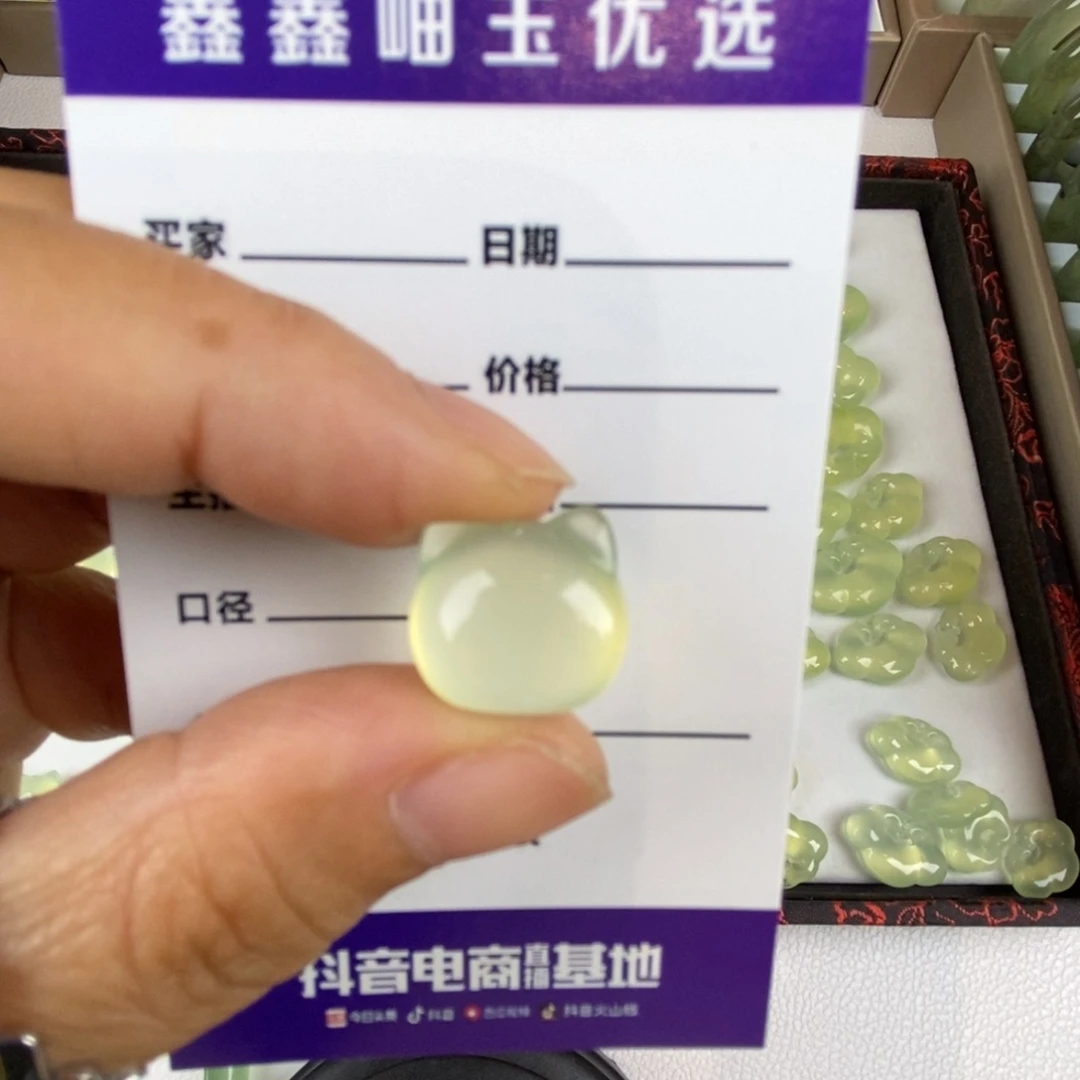 未镶嵌蛇纹石玉颈饰