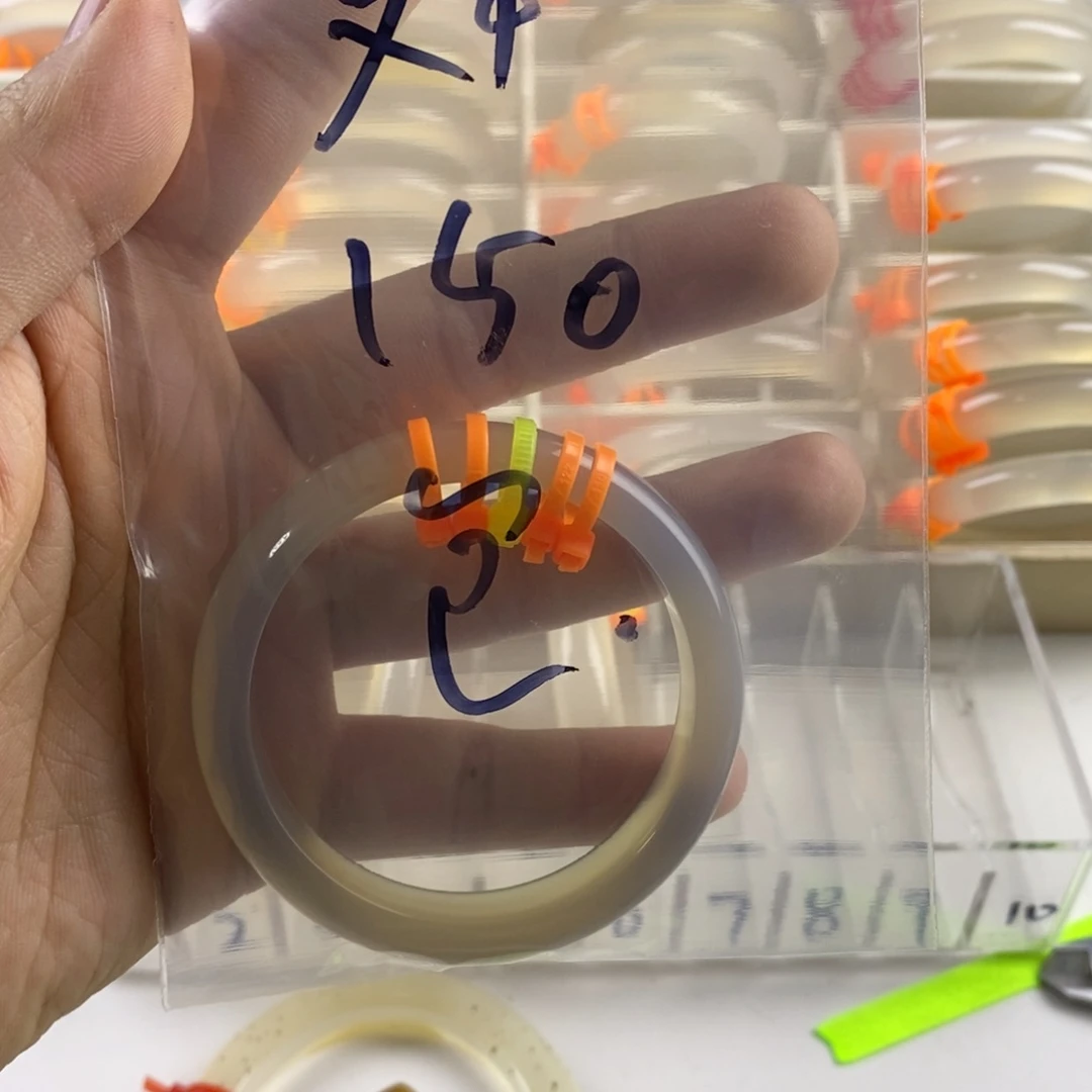 玛瑙/玉髓手镯未镶嵌邓*