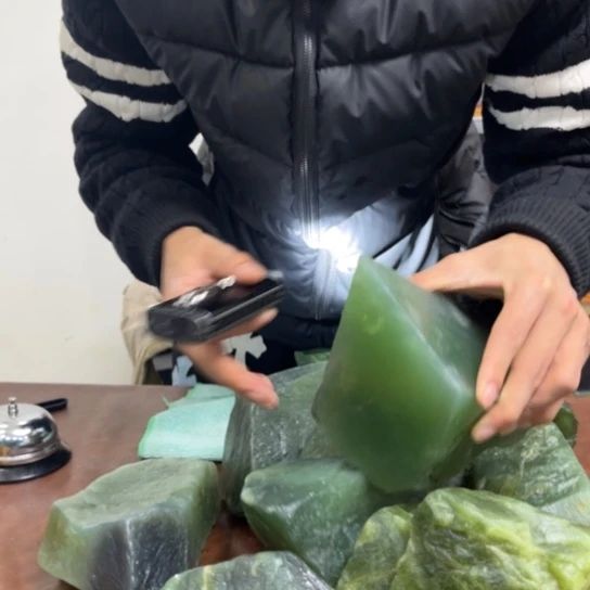 ****y蛇纹石玉未镶嵌原石