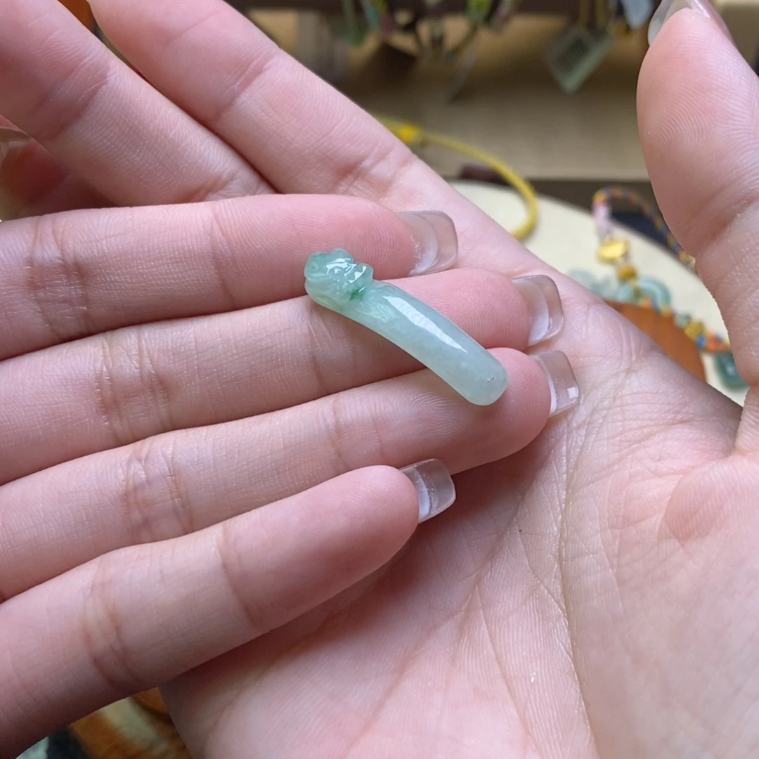 老***蟹翡翠未镶嵌颈饰15682