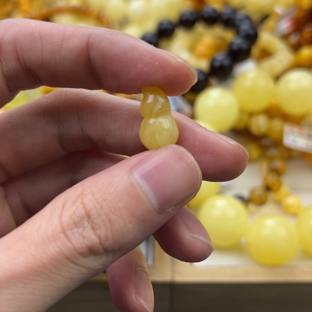 琥珀珠宝奇石未镶嵌