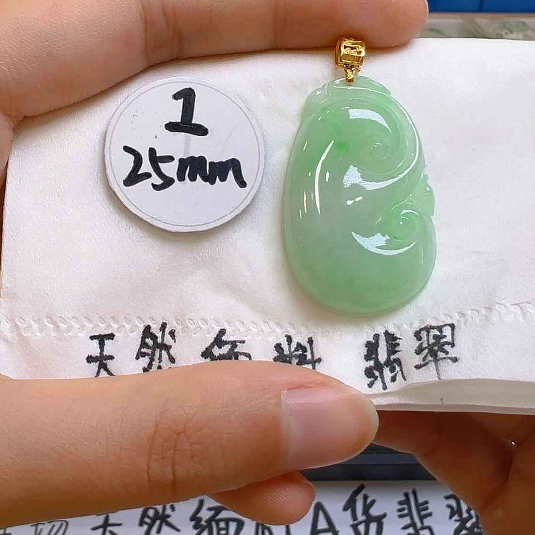 翡翠颈饰18K金镶嵌翡翠