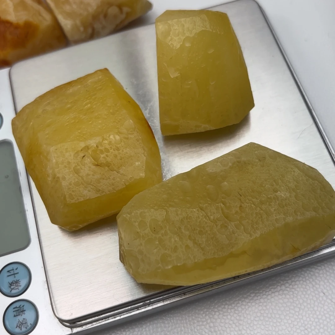 鲁***生定制琥珀未镶嵌不退不换