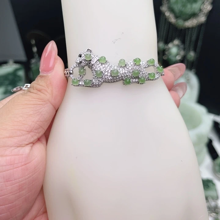 竹***️透闪石-蛇纹石玉未镶嵌颈饰