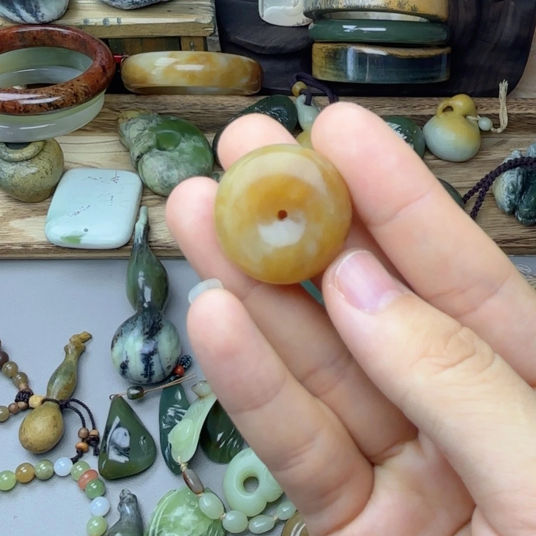 紫***默颈饰未镶嵌透闪石质玉