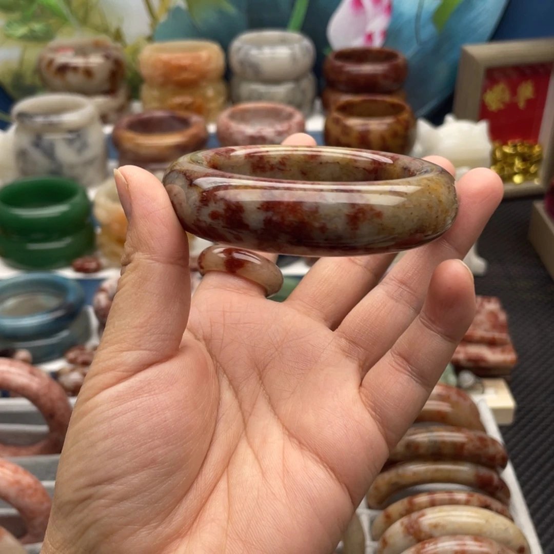 石英质玉手镯未镶嵌于****精