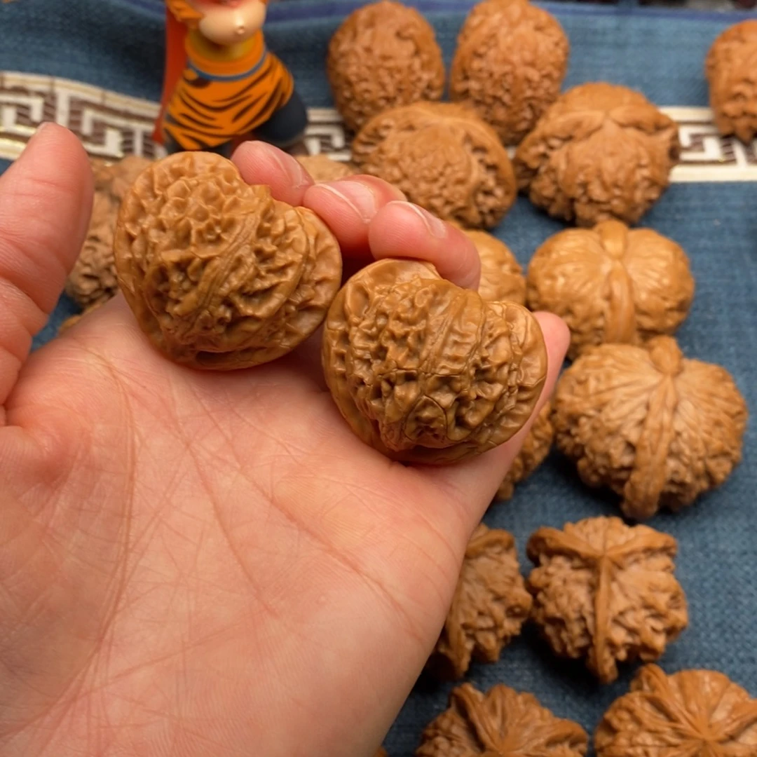 文玩核桃把件37全品桃心宫灯