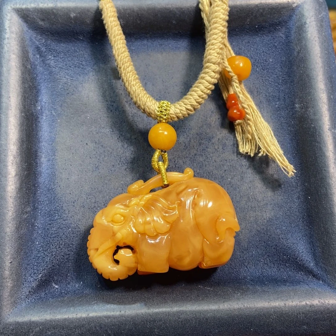 琥珀未镶嵌颈饰蜜蜡