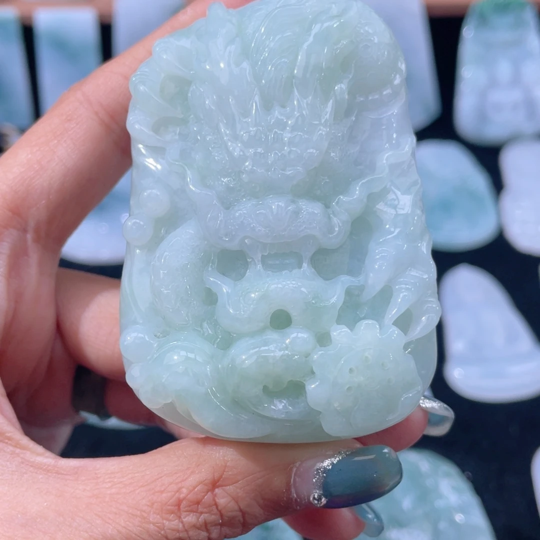 颈饰未镶嵌翡翠龙牌