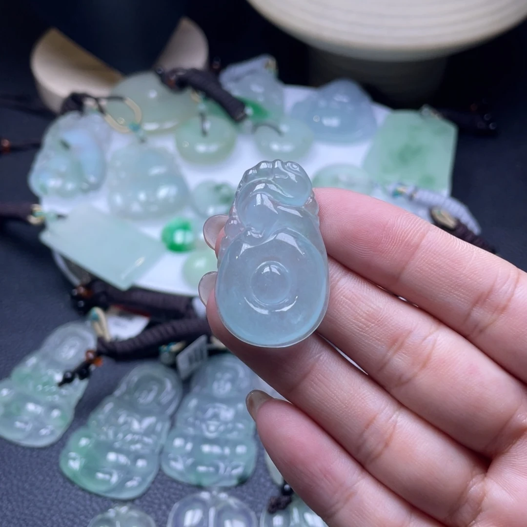 颈饰未镶嵌翡翠