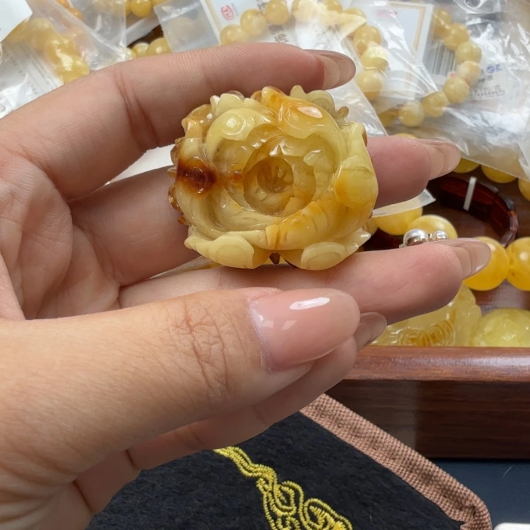 未镶嵌琥珀珠宝奇石