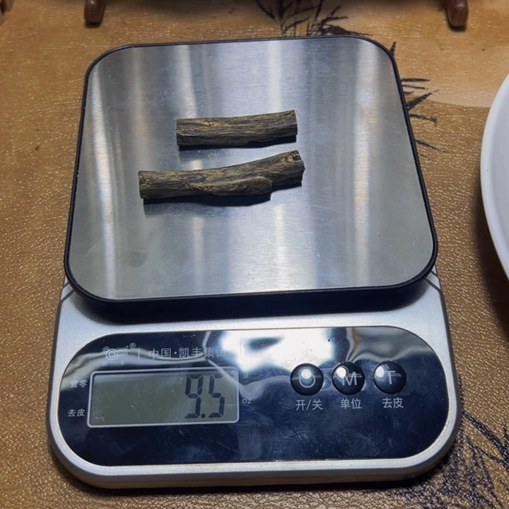 萌***人沉香沉香碎屑沉水树心老料