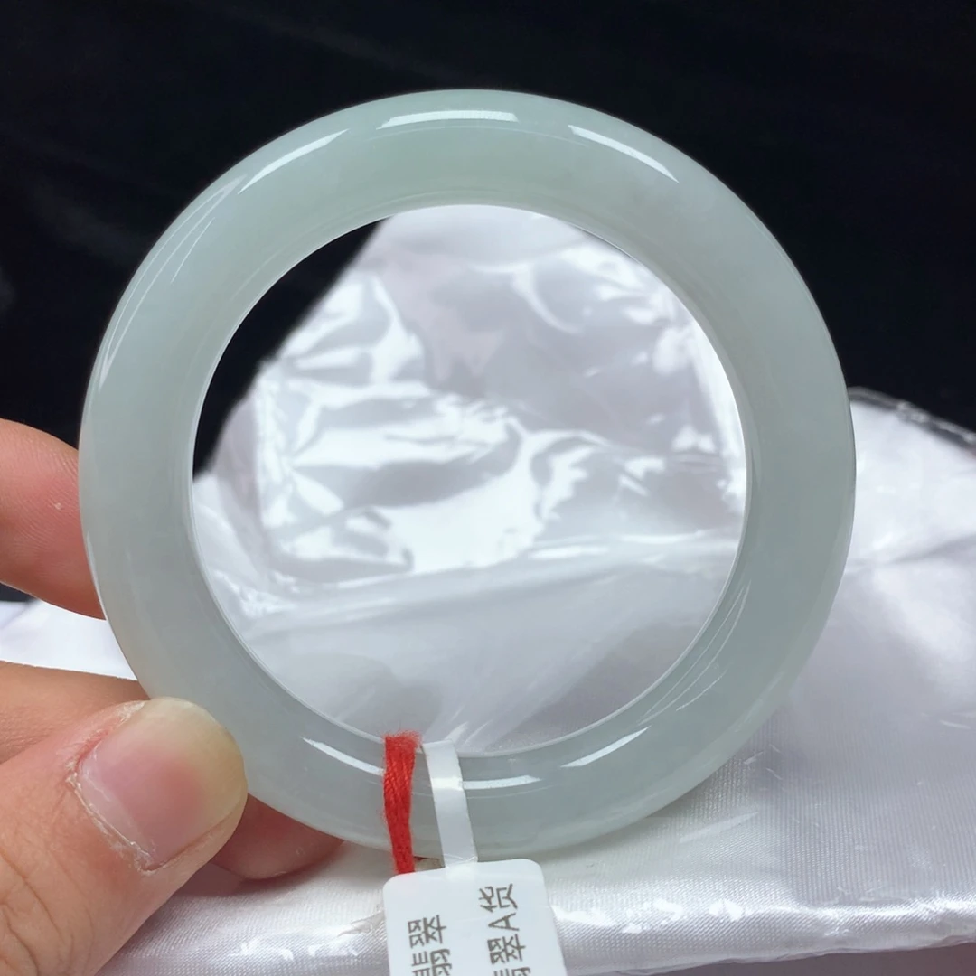 翡翠手镯（圆镯）未镶嵌52.9