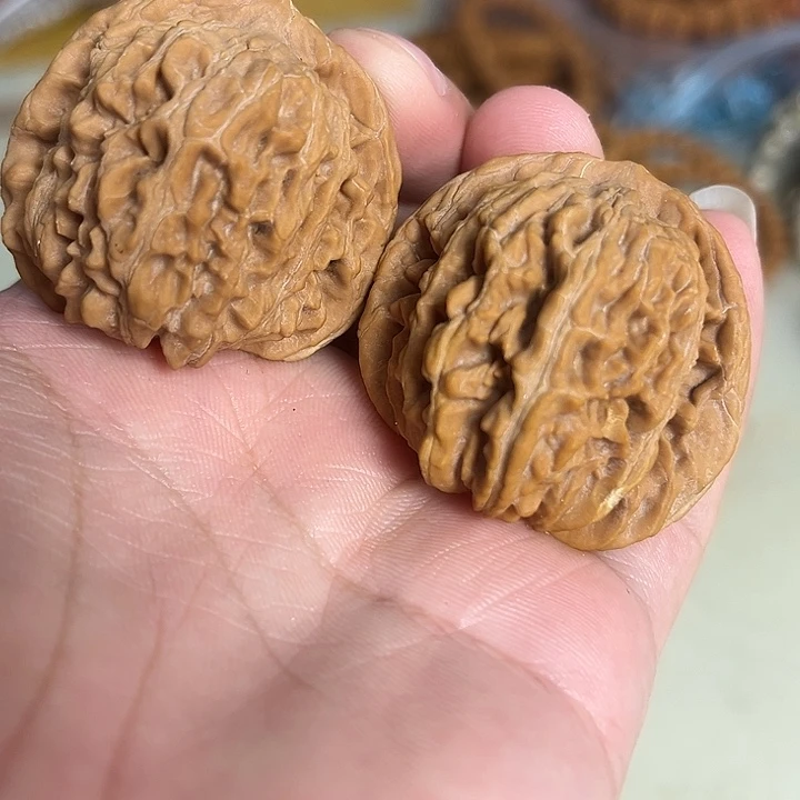 文玩核桃把件40左右四座楼编号012