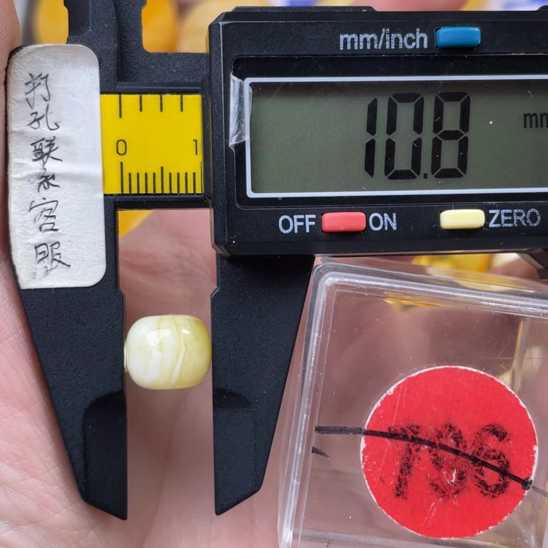 蜜蜡未镶嵌珠宝奇石