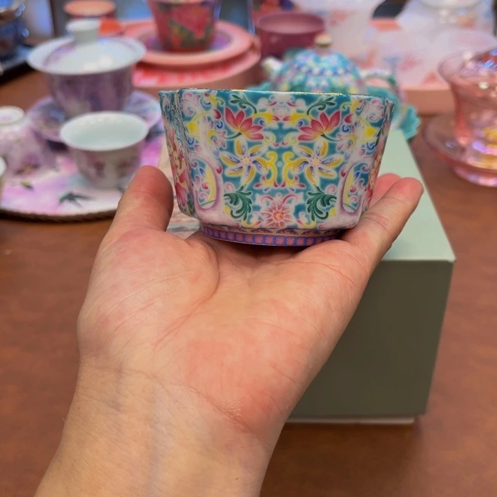 瓷片花花绿绿地在火山直播了