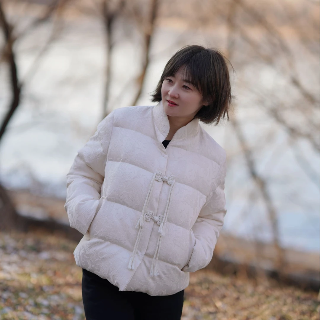 爱新觉罗|瑞鳕提花对襟盘扣小立领长袖白鹅绒棉服