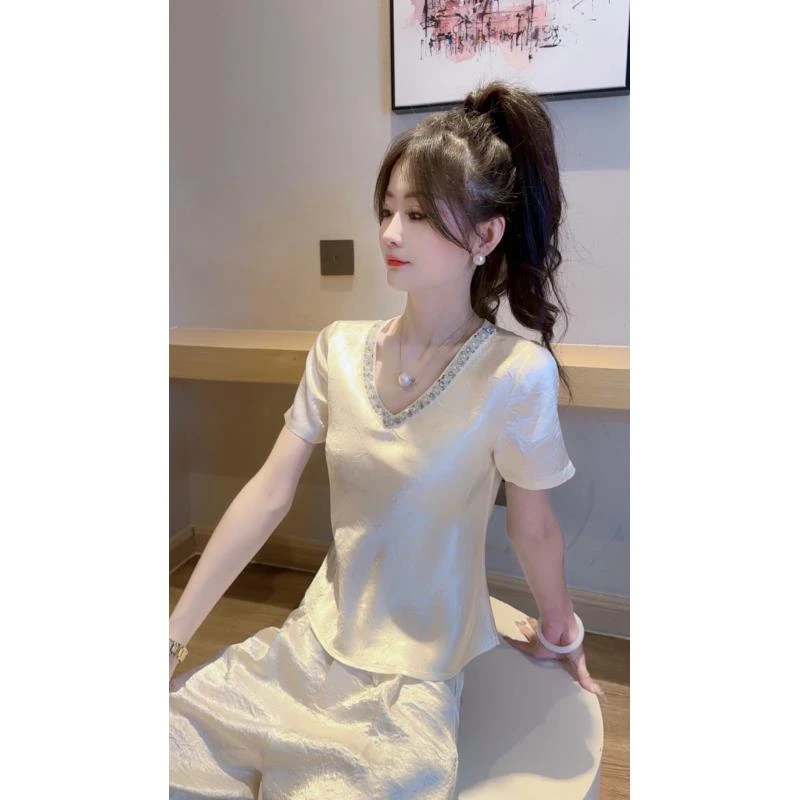 【锦领】夏季V领T恤短袖2025修身洋气百搭透气时尚T恤