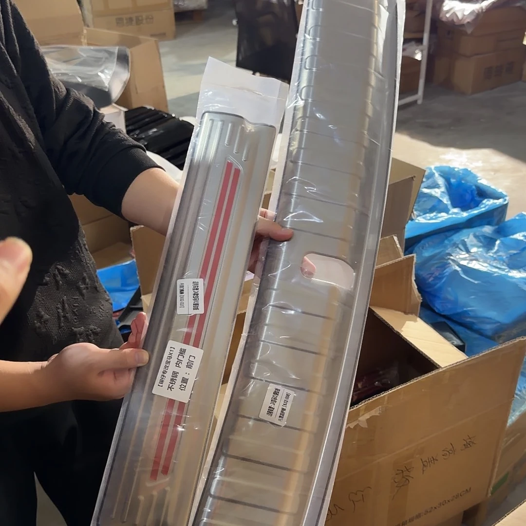 微瑕宝马X1银色门槛条9件装