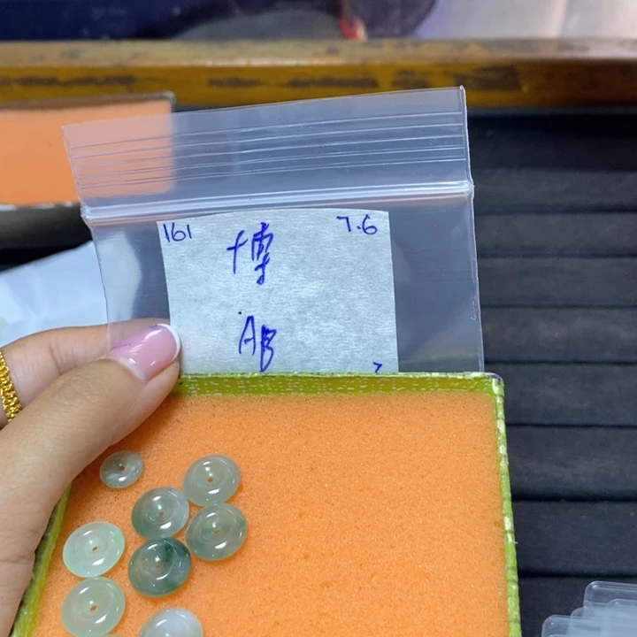 博***闻定制翡翠未镶嵌不退