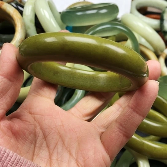 蛇纹石玉手镯未镶嵌炎***馆