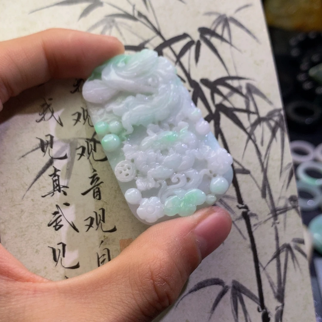 翡翠裸石翡翠吊坠