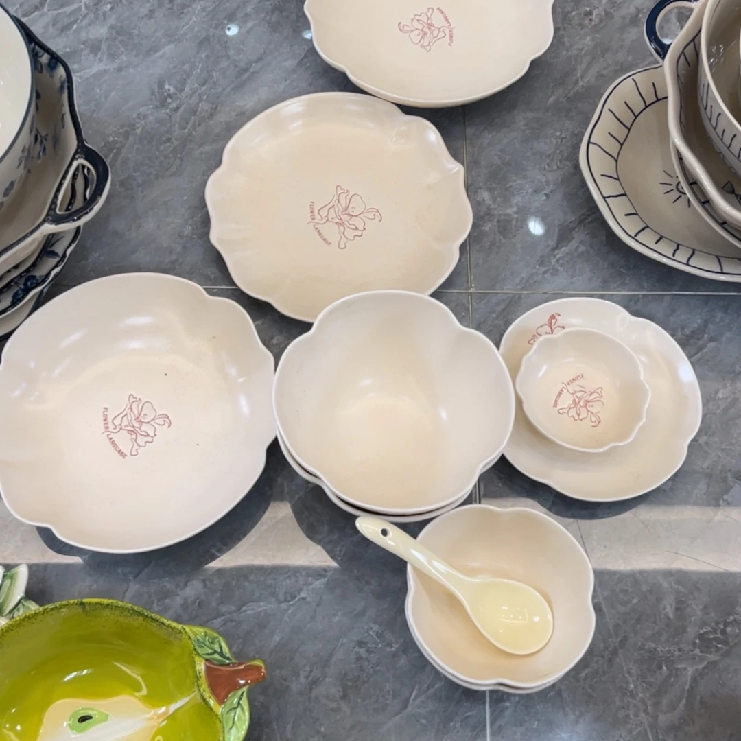 陶瓷微瑕餐具介意勿拍，满18飞！