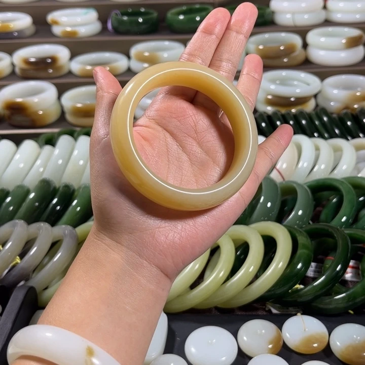 未镶嵌手镯和田玉