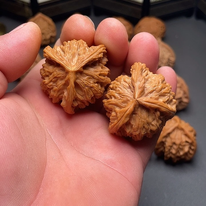文玩核桃吊坠盘山三棱
