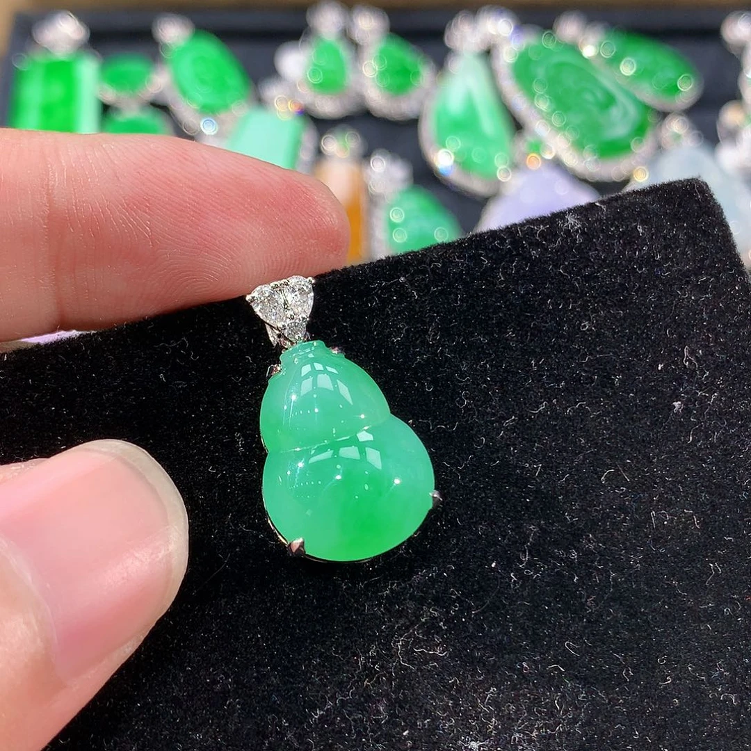 翡翠18K金镶嵌颈饰