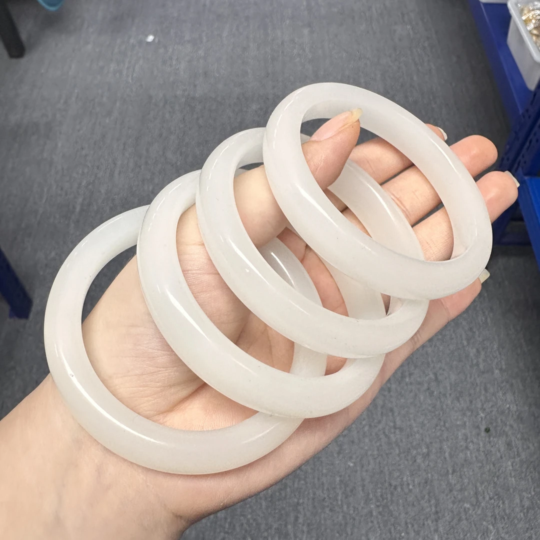 小帅的珠宝仓—福利款牛奶白正宽手镯多样性发一