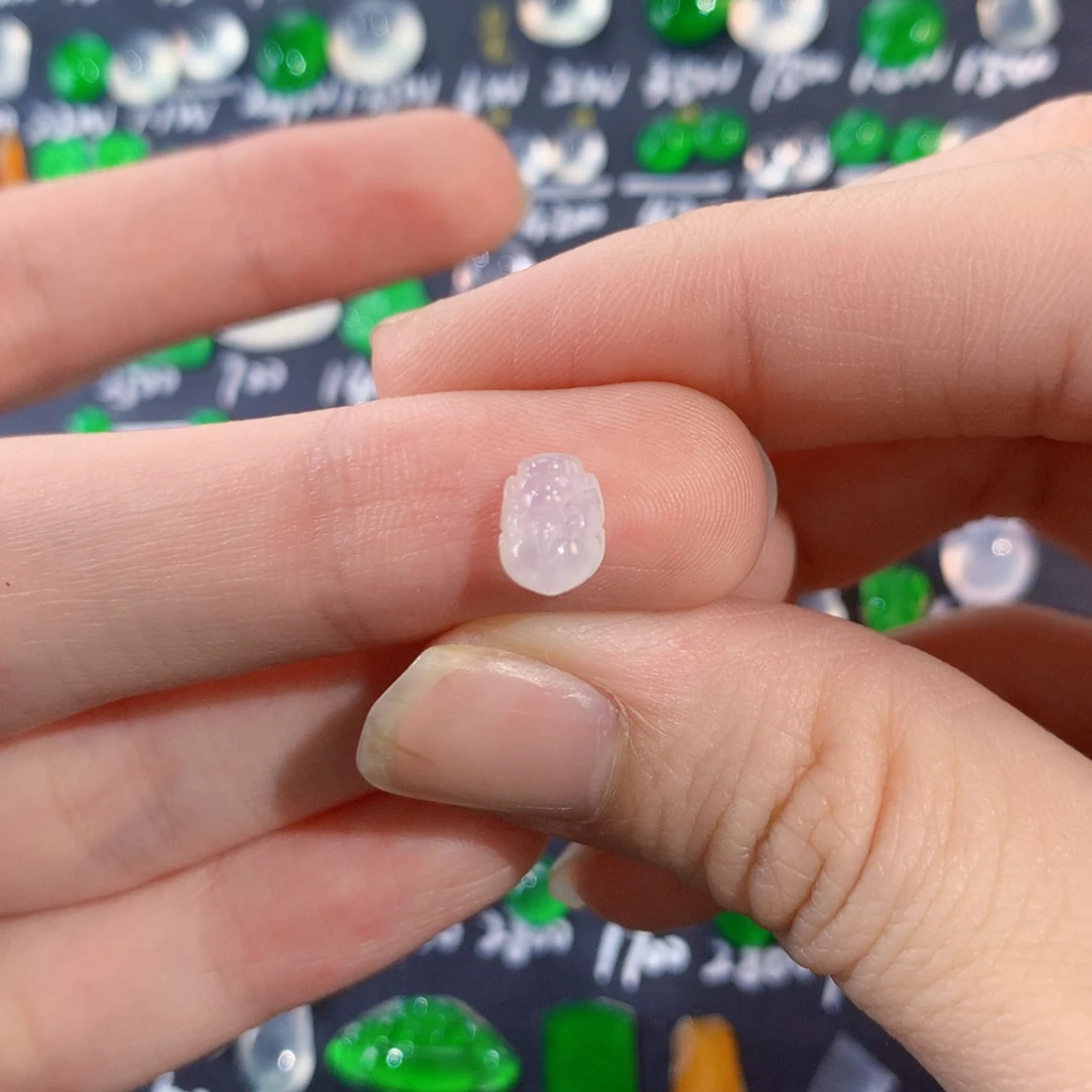 翡翠未镶嵌颈饰貔貅