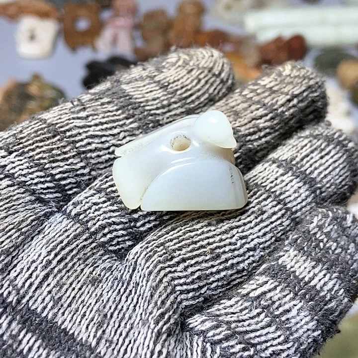 和田玉未镶嵌颈饰65