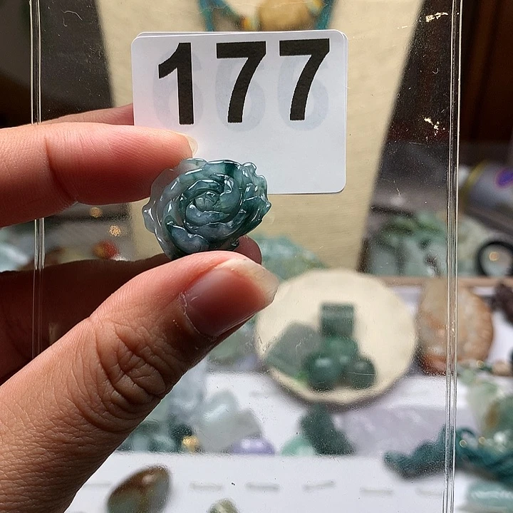 翡翠颈饰未镶嵌维*斯翡翠