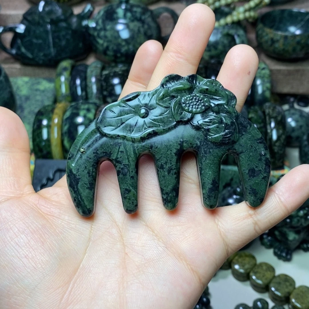 未镶嵌蛇纹石玉吊坠