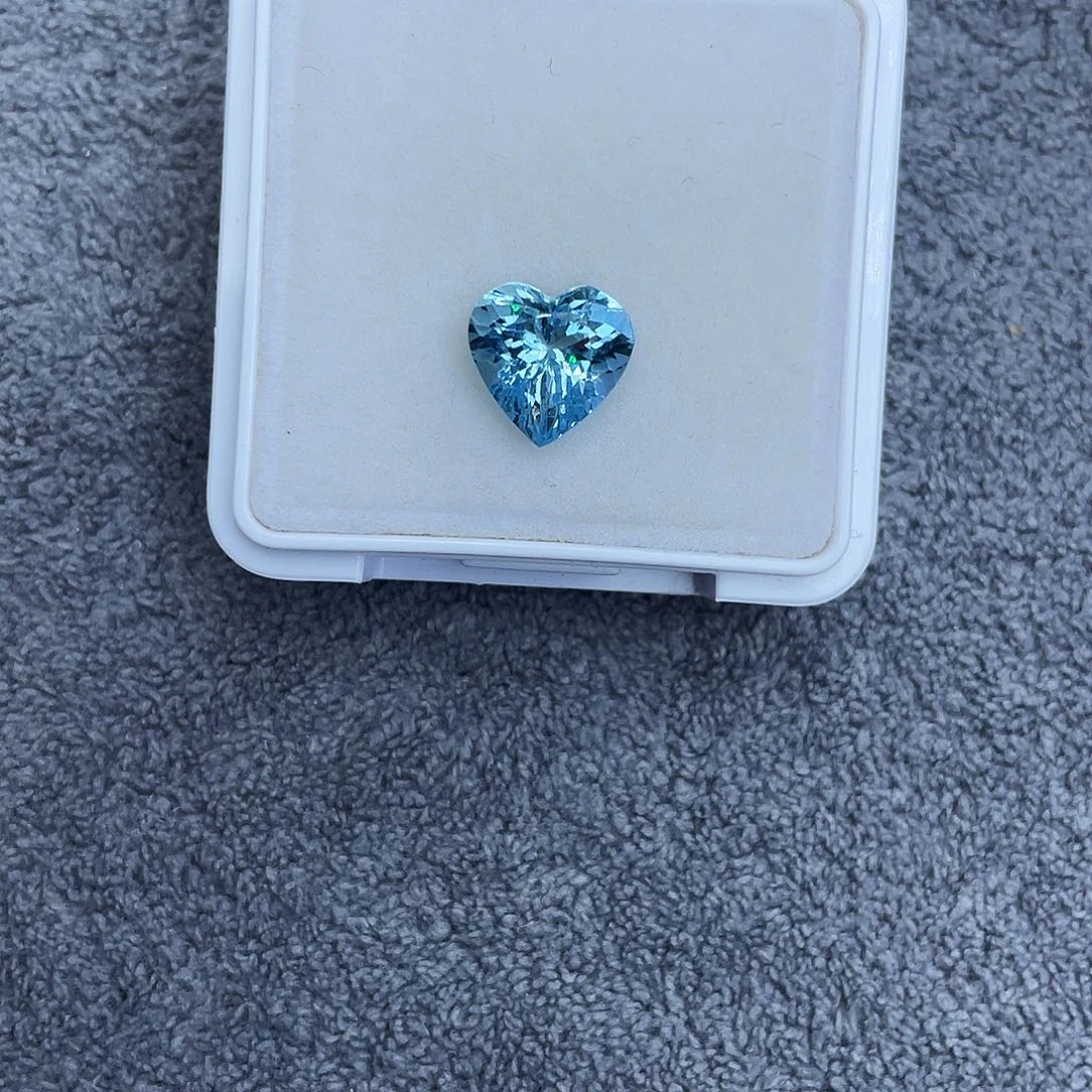 海蓝宝石裸石2.8Ct。