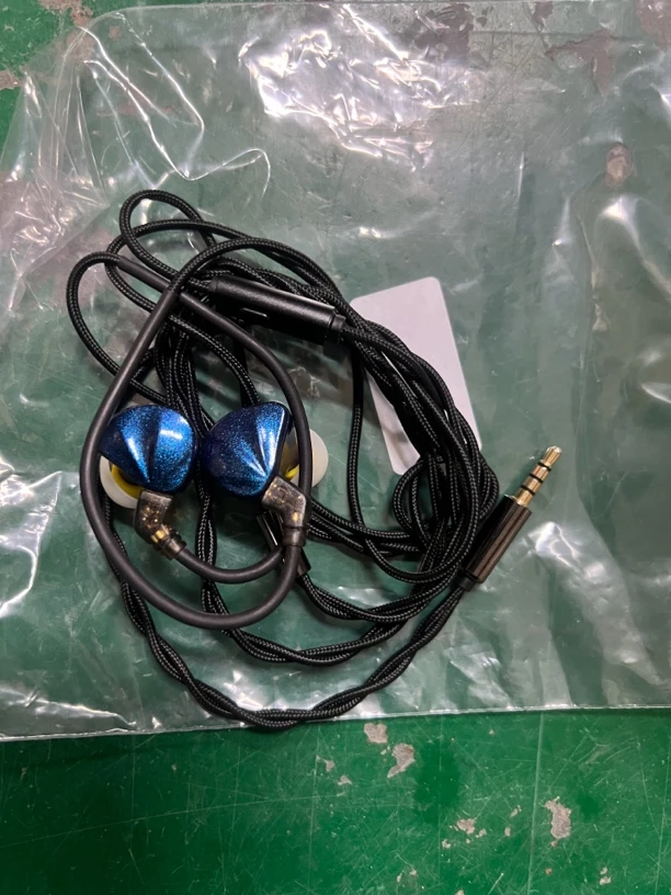 9新  捡漏有线耳机编号B858