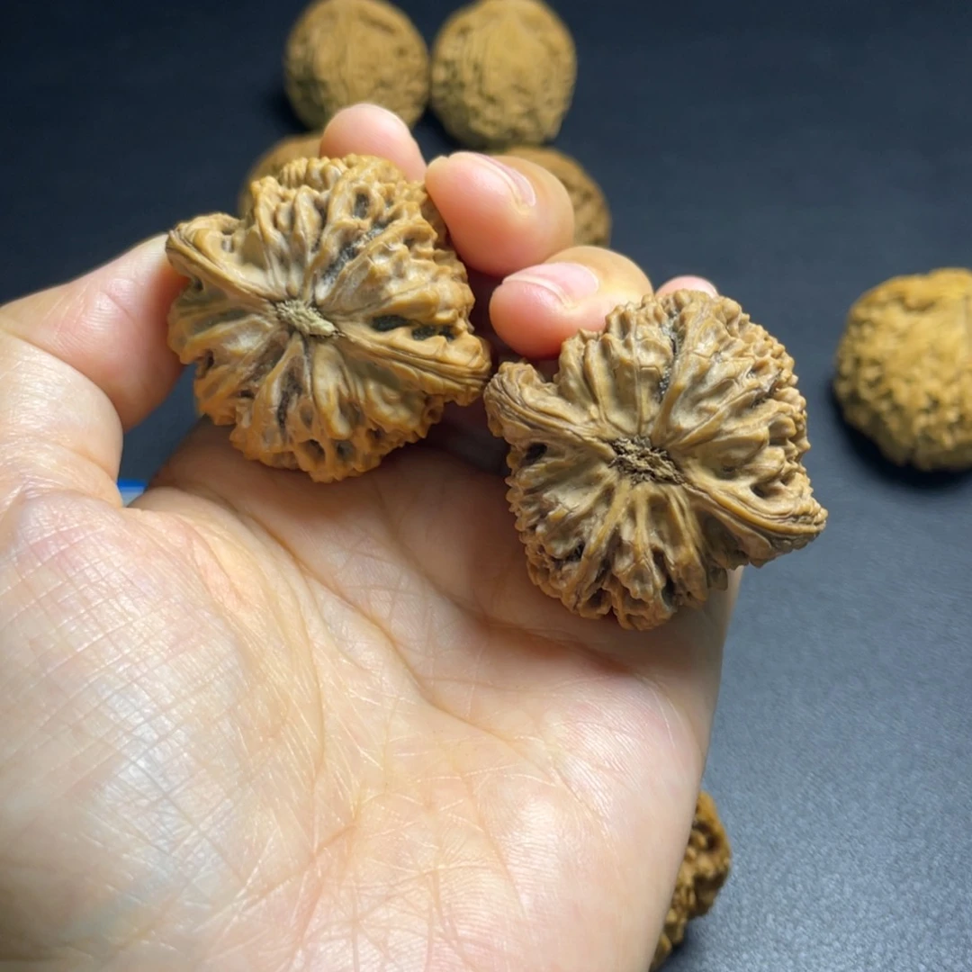 枫***桥文玩核桃吊坠南疆石