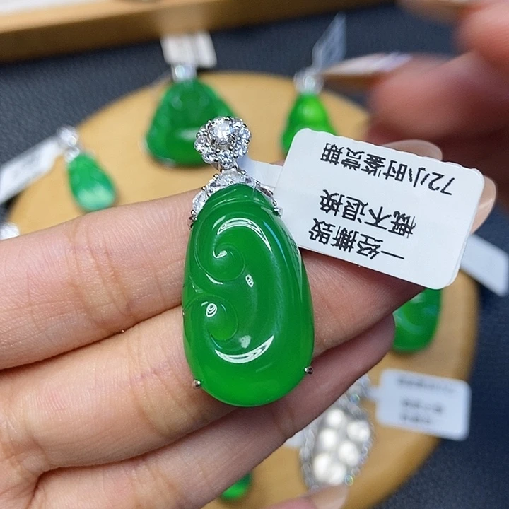 玛瑙/玉髓银S925镶嵌颈饰如意