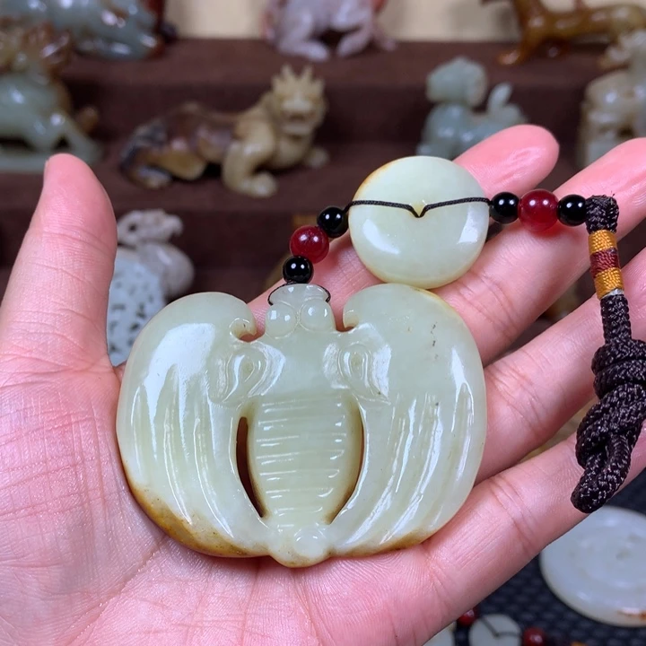 用***8和田玉未镶嵌把件