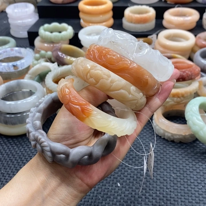 石英质玉（佘太翠）手镯未镶嵌薄***风