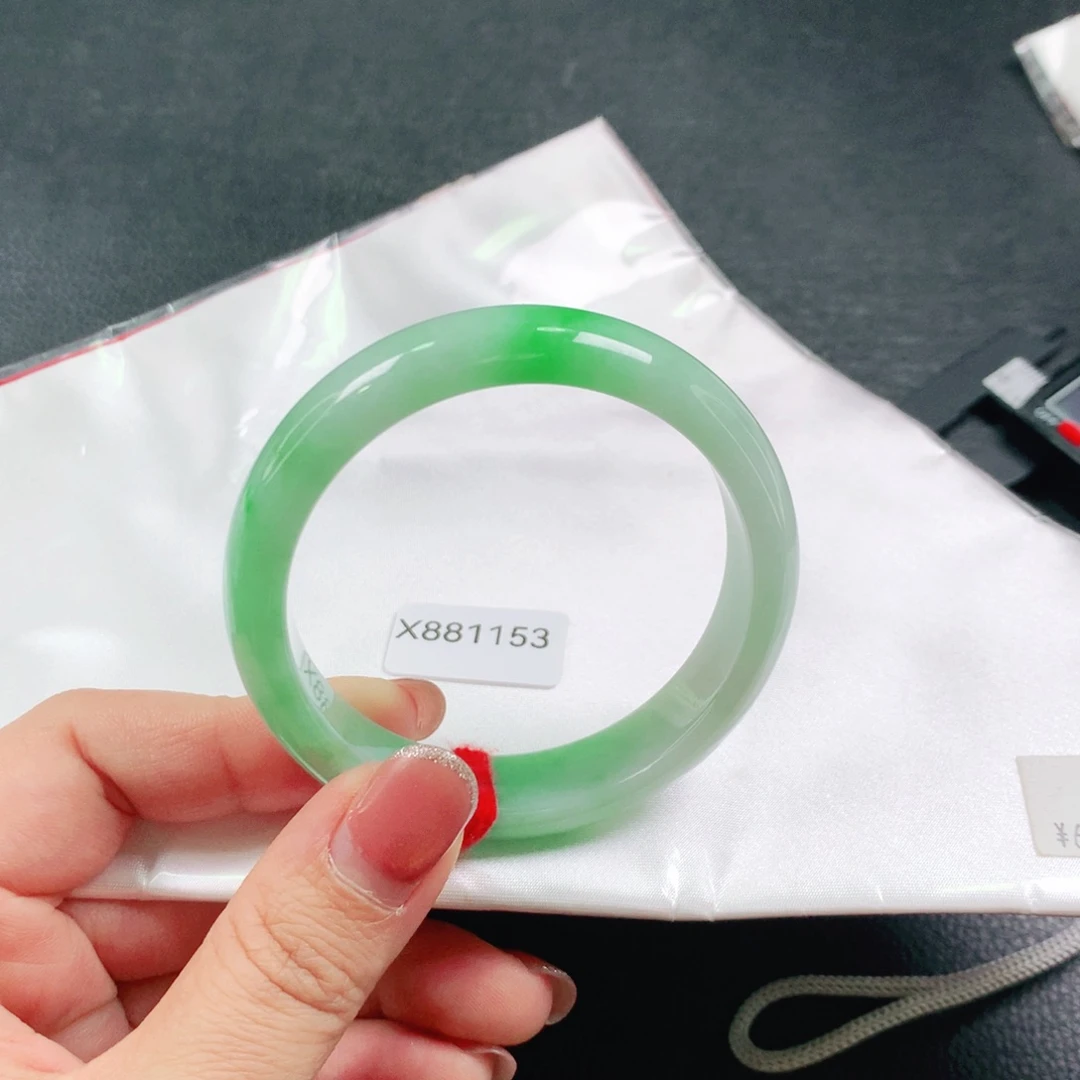 翡翠未镶嵌手镯03